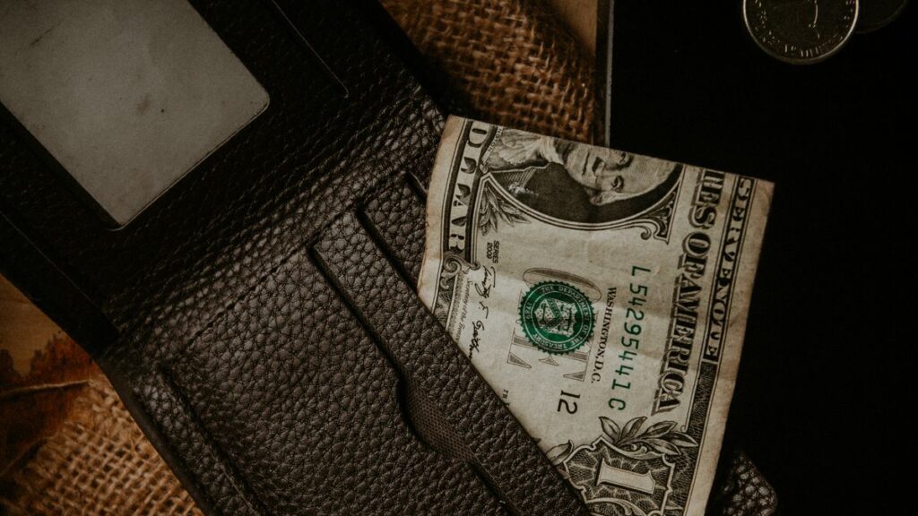 Wallet and cash representing a ten pound minimum casino deposit