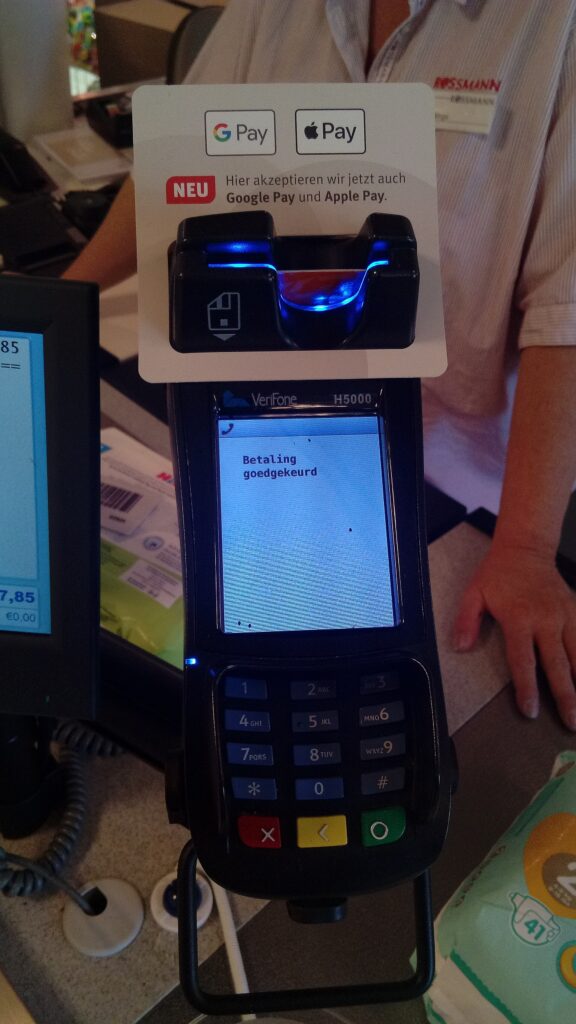 Contactless payment terminal for mobile casino access checks